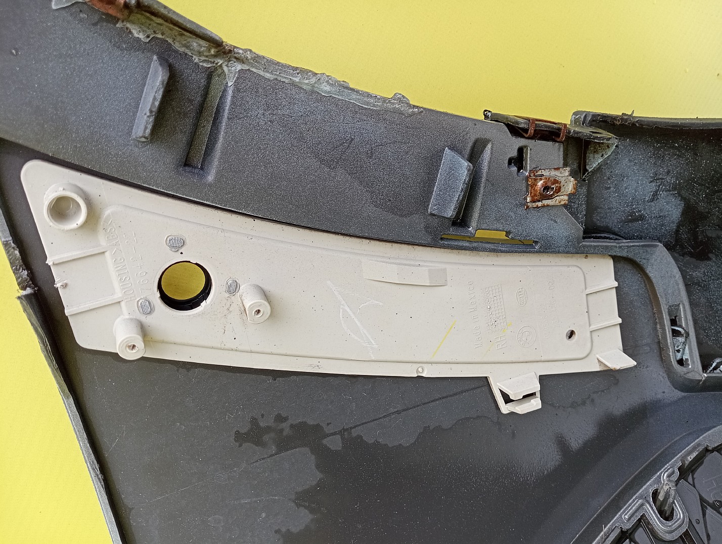 Кронштейн під камеру бампера правий BMW X5 E70 (2010-2013) рестайл - 1