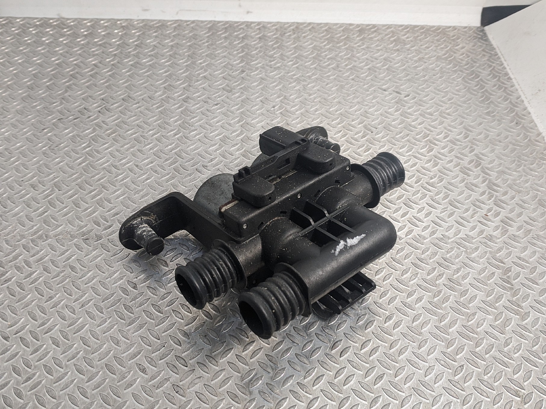 Кран (клапан) печки BMW X5 E53 (2003-2006) рестайл - 1