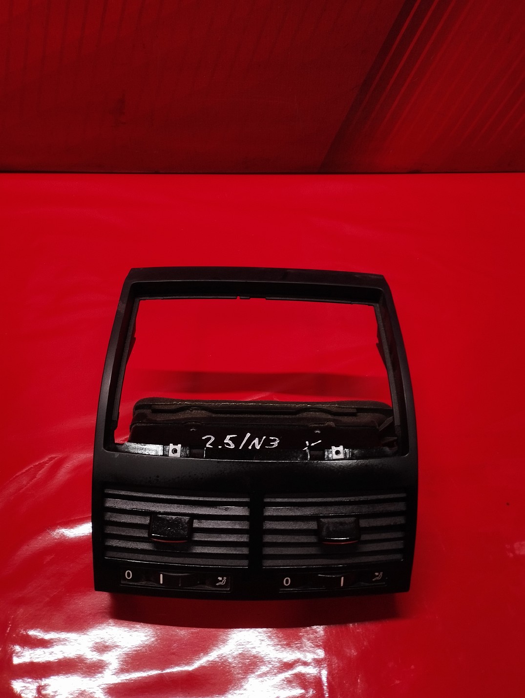 Дефлектор обдування салону Volkswagen Touareg (2007-2010) рестайл - 1