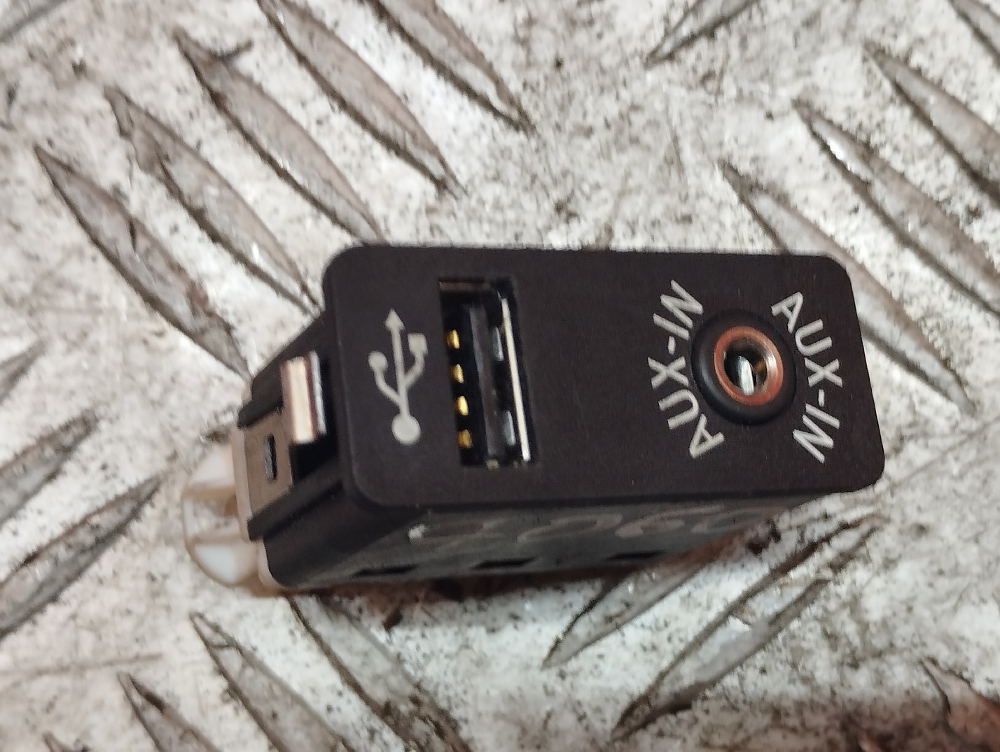 Разъем AUX / USB BMW X3 F25 (2010-2017) - 1