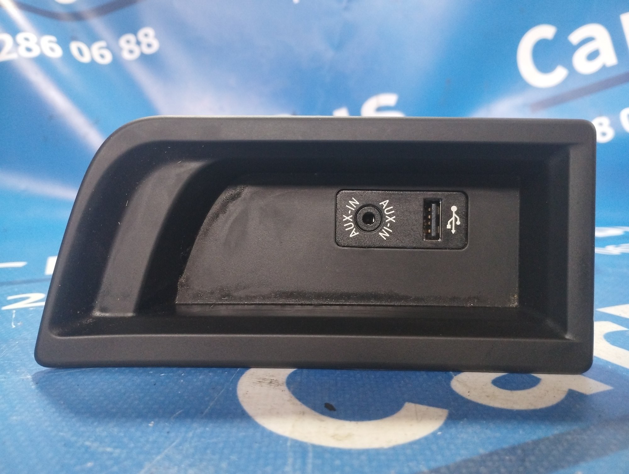 Разъем AUX / USB BMW 3 F30 (2012 - 2015) - 1