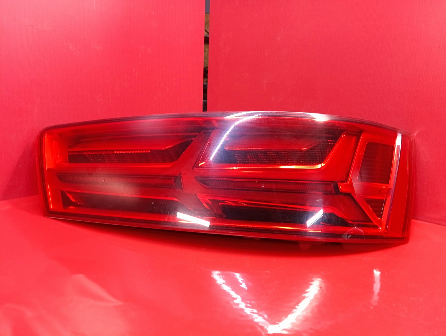 Фонарь задний правый Audi Q7 4M(2015-2020) - 1