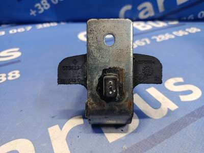 Упор дверей (капота, ляди) Renault Trafic II, Opel Vivaro II, Nissan Primastar II (2006-2014) рестайл