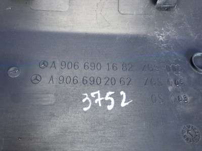 Накладка декоративна (молдинг) заднього правого крила Mercedes-Benz Sprinter W 906 (2006-2014) дорестайл
