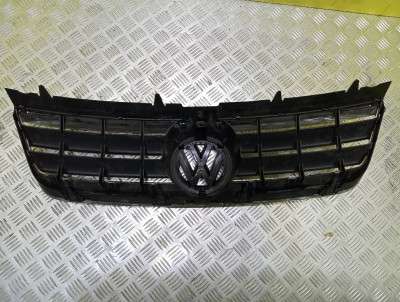 Решетка радиатора Volkswagen Touareg (2003-2006) дорестайл