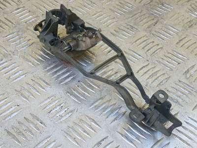 Кронштейн (тримач) ручки дверей Volkswagen Touareg (2007-2010) рестайл