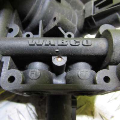 Блок клапанов пневмокомпрессора BMW X5 E53 (2003-2006) рестайл