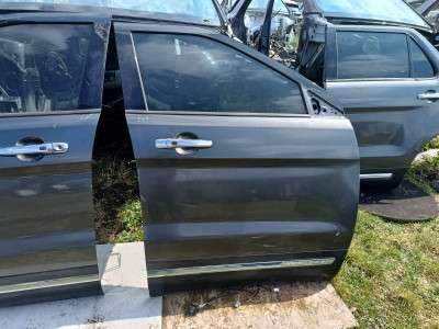 Двері передні праві Ford Explorer (2011-2019)
