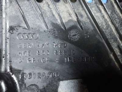 Бризговик передній Audi E-TRON