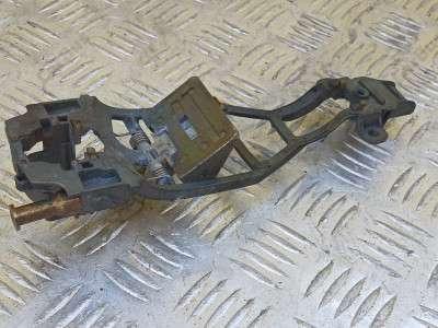 Кронштейн (тримач) ручки дверей Volkswagen Touareg (2007-2010) рестайл