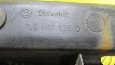 Кронштейн переднього бампера (кріплення) центральний Volkswagen Touareg (2003-2006) дорестайл
