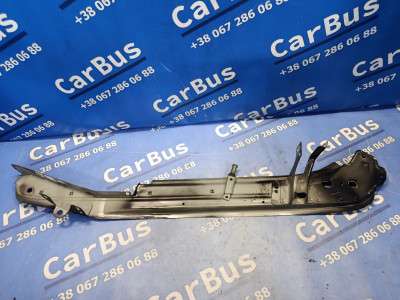 Кронштейн (кріплення) крила лівий Volkswagen Touareg (2007-2010) рестайл