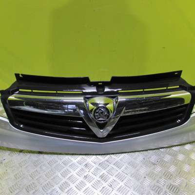 Накладка бампера переднього центральна Renault Trafic II, Opel Vivaro II, Nissan Primastar II (2006-2014) рестайл