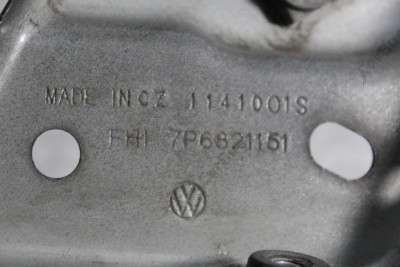 Кронштейн (кріплення) крила лівий Volkswagen Touareg NF (2010-2014)