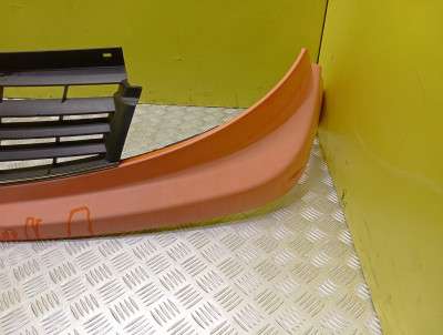 Накладка бампера переднього центральна Renault Trafic II, Opel Vivaro II, Nissan Primastar II (2006-2014) рестайл
