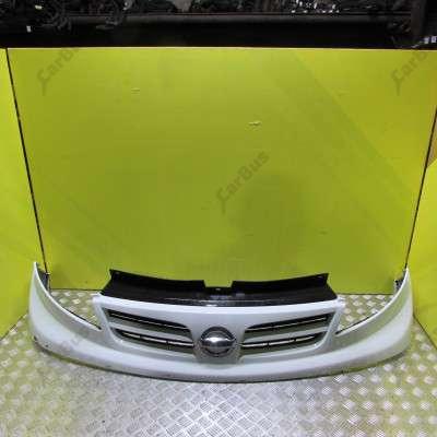 Накладка бампера переднього центральна Renault Trafic II, Opel Vivaro II, Nissan Primastar II (2006-2014) рестайл