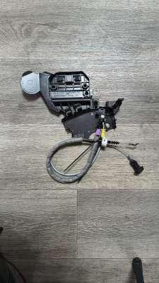Держатель замка дверей Mercedes ML W166 (з 2011)