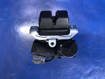 Замок кришки (двері) багажника Ford Escape 3 FL ( 2012 - 2019 )