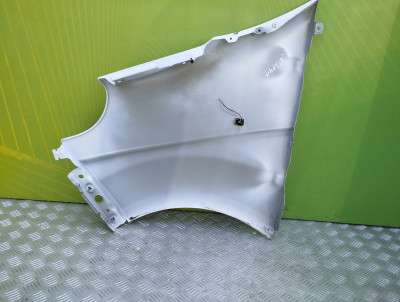 Крило переднє праве Renault Trafic II, Opel Vivaro II, Nissan Primastar II (2006-2014) рестайл