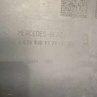 Клык (угол) бампера правый Mercedes-Benz Vito W 639 (2010-2014) рестайл