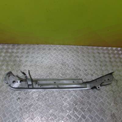 Кронштейн (кріплення) крила правий Volkswagen Touareg (2007-2010) рестайл