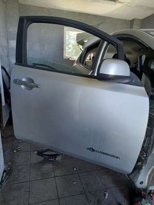 Двері передні праві Nissan LEAF I 2010-2017