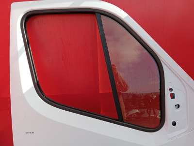 Двері передні праві RENAULT MASTER III