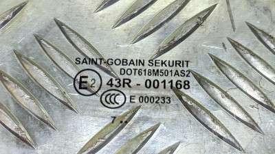 Скло бокових дверей передніх правих Volkswagen Touareg (2003-2006) дорестайл