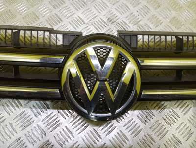 Решетка радиатора Volkswagen Touareg NF (2010-2014)
