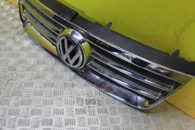 Решетка радиатора Volkswagen Touareg (2003-2006) дорестайл