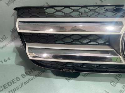 Решітка (заглушка) в бампер центральна Mercedes GL X164