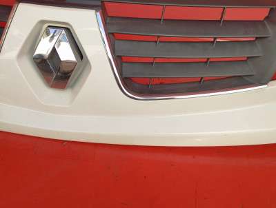 Накладка бампера переднего центральная Renault Trafic II, Opel Vivaro II, Nissan Primastar II (2006-2014) рестайл