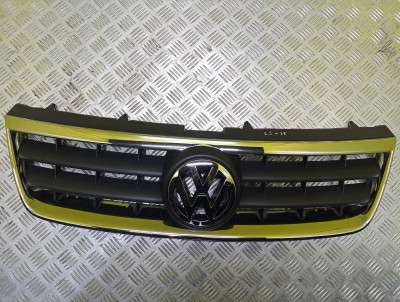 Решетка радиатора Volkswagen Touareg (2003-2006) дорестайл