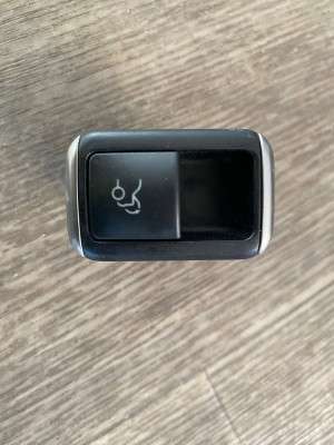 Кнопка открывания багажника E-class W212