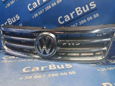 Решетка радиатора Volkswagen Touareg (2003-2006) дорестайл