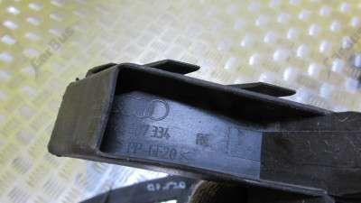 Кронштейн (кріплення) переднього бампера правий Audi Q7 (2006-2009)