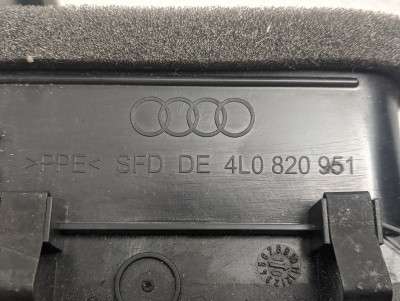 Дефлектор обдування салону центральний Audi Q7 (2010-2015)