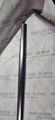 Накладка (молдінг) скла передні ліві двері Mercedes ML W164 (2005-2011)