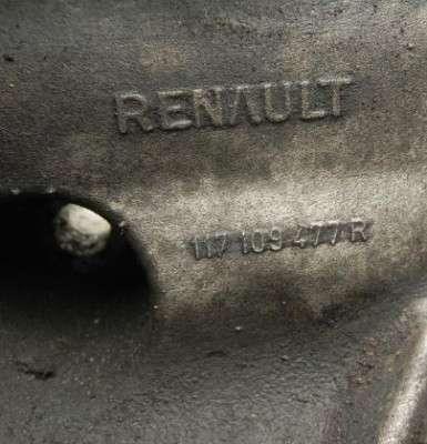 Кронштейн генератору Renault Trafic II, Opel Vivaro II, Nissan Primastar II (2006-2014) рестайл