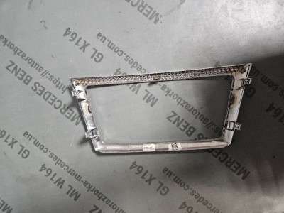 рамка центральная радиоторпедо Mercedes ML W166 (з 2011)