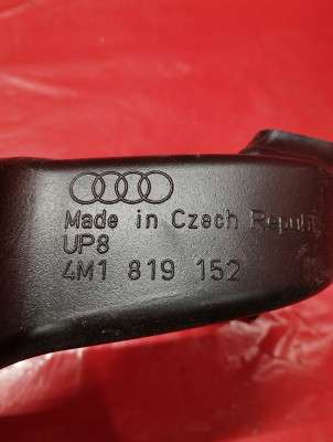 Повітропровід обігрівача (патрубки від пічки по салону) Audi Q7 4M(2015-2020)