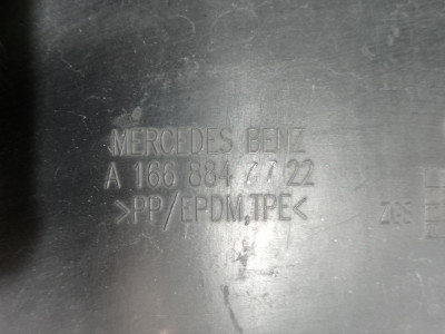 Подкрылок (защита крыла) передний правый Mercedes GL X166