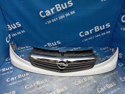Накладка бампера переднього центральна Renault Trafic II, Opel Vivaro II, Nissan Primastar II (2006-2014) рестайл