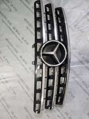 Решітка капота Mercedes ML W164 (2005-2011)