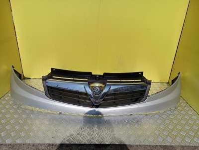 Накладка бампера переднього центральна Renault Trafic II, Opel Vivaro II, Nissan Primastar II (2006-2014) рестайл