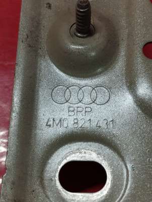 Кронштейн (крепление) крыла левый Audi Q7 4M(2015-2020)