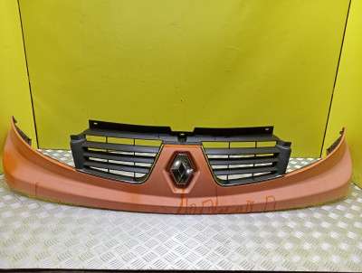 Накладка бампера переднього центральна Renault Trafic II, Opel Vivaro II, Nissan Primastar II (2006-2014) рестайл