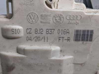 Замок двери передней правой Volkswagen Touareg FL (2015-2018)