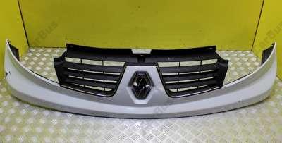 Накладка бампера переднього центральна Renault Trafic II, Opel Vivaro II, Nissan Primastar II (2006-2014) рестайл
