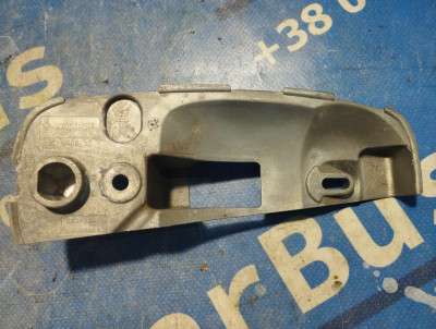Кронштейн (тримач) ручки дверей Renault Trafic II, Opel Vivaro II, Nissan Primastar II (2006-2014) рестайл